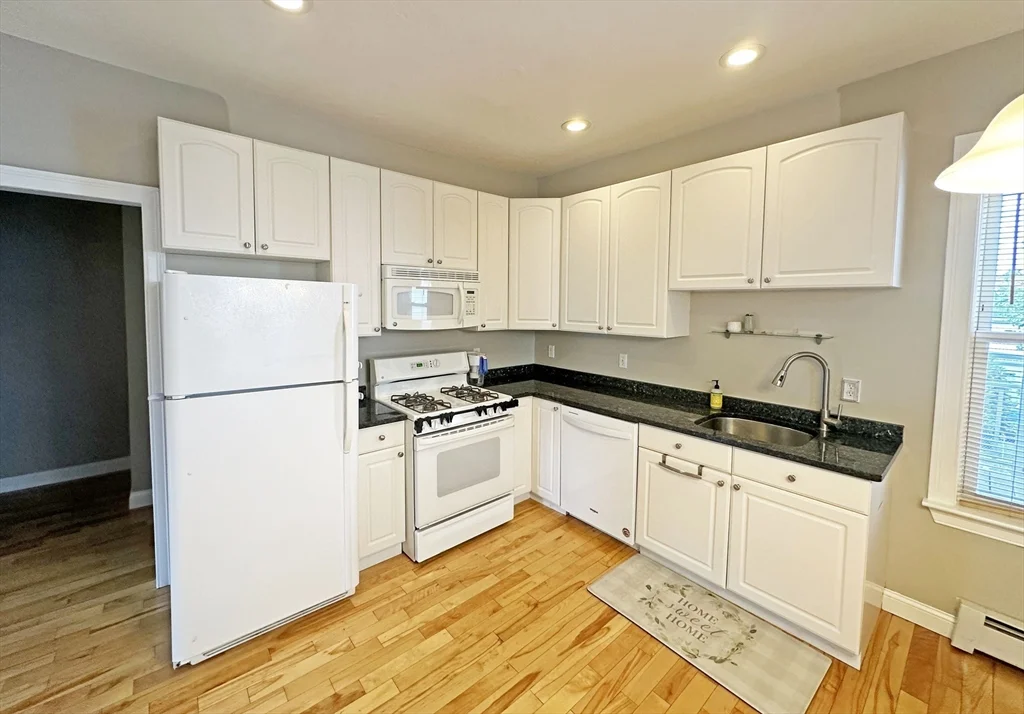 3 bed, 2 bath apartment for rent at 28 Robbins St Unit 3, South Waltham — photo 4 of 13