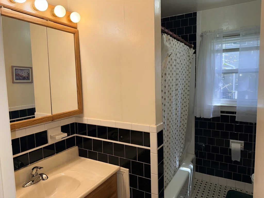 3 bed, 2 bath apartment for rent at 28 Robinhood Rd, Natick — photo 26 of 29