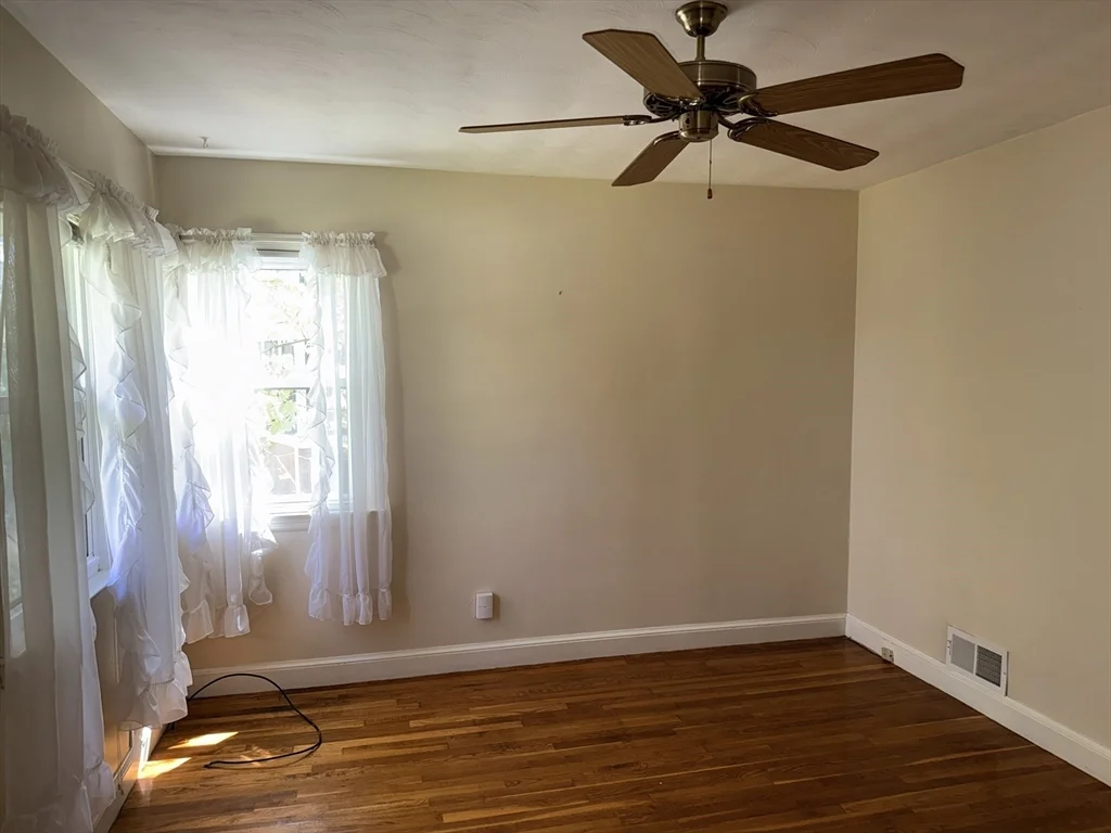 3 bed, 2 bath apartment for rent at 28 Robinhood Rd, Natick — photo 8 of 29