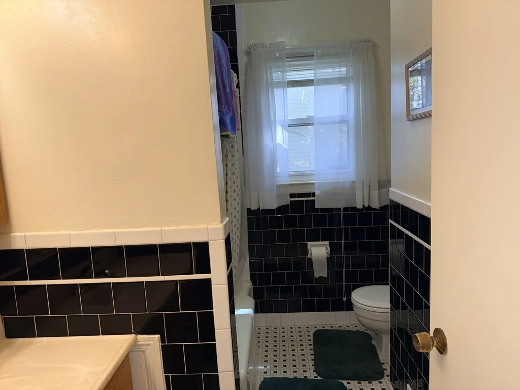3 bed, 2 bath apartment for rent at 28 Robinhood Rd, Natick — photo 10 of 29
