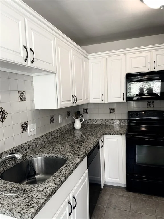3 bed, 2 bath apartment for rent at 28 Robinhood Rd, Natick — photo 6 of 29
