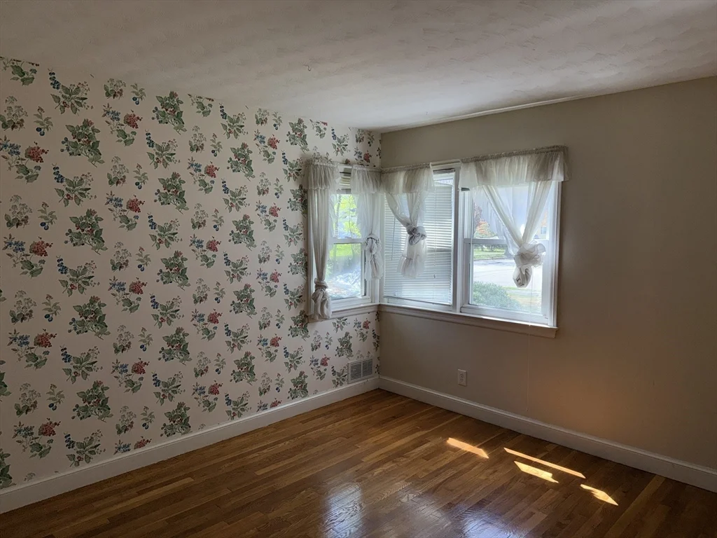 3 bed, 2 bath apartment for rent at 28 Robinhood Rd, Natick — photo 17 of 29