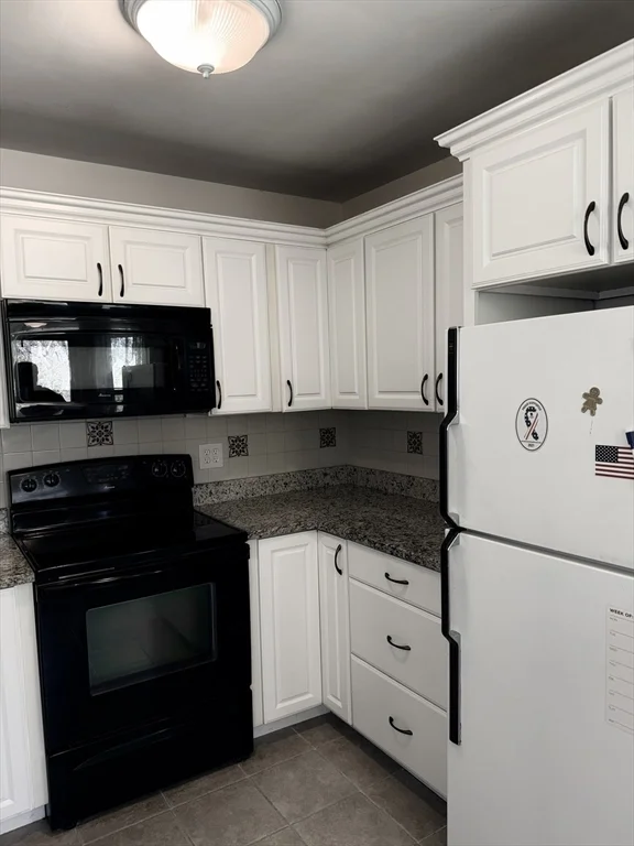 3 bed, 2 bath apartment for rent at 28 Robinhood Rd, Natick — photo 5 of 29