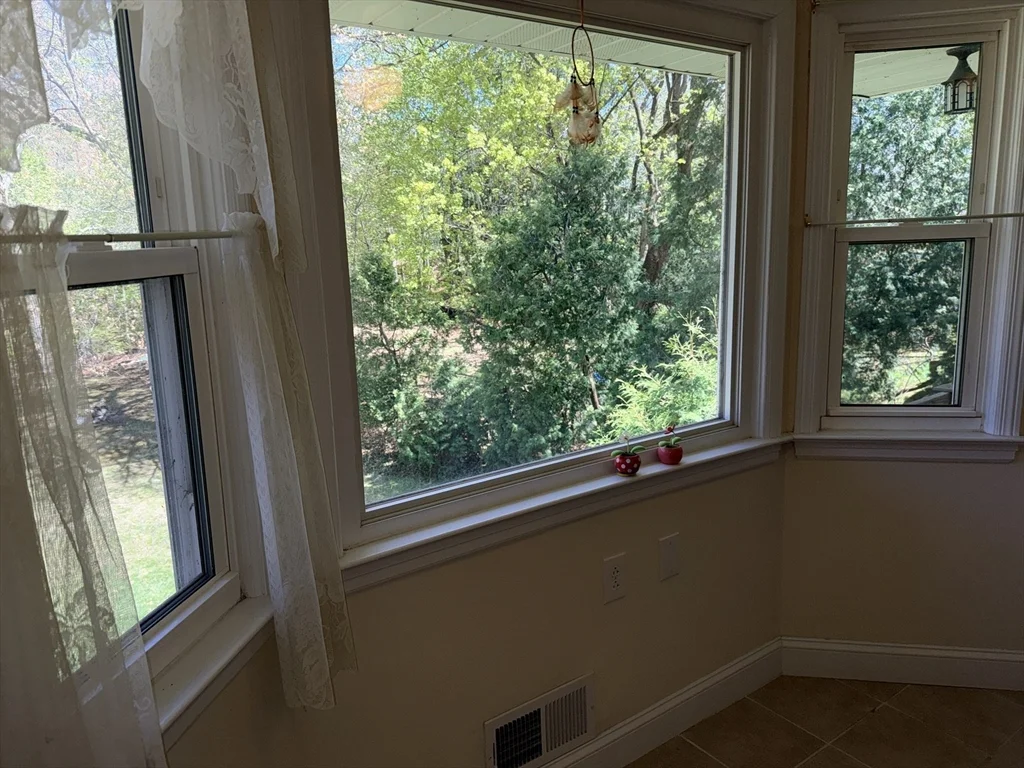 3 bed, 2 bath apartment for rent at 28 Robinhood Rd, Natick — photo 20 of 29