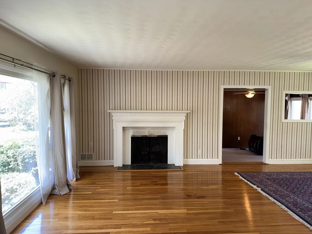 3 bed, 2 bath apartment for rent at 28 Robinhood Rd, Natick — photo 7 of 29