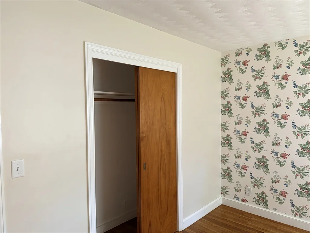 3 bed, 2 bath apartment for rent at 28 Robinhood Rd, Natick — photo 9 of 29