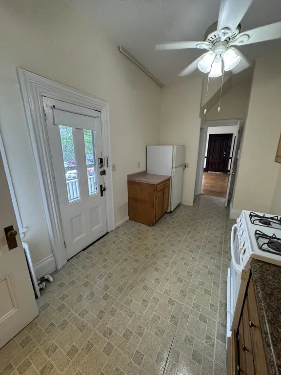 1 bed, 1 bath apartment for rent at 28 Roseland St Unit 3, Baldwin — photo 5 of 7