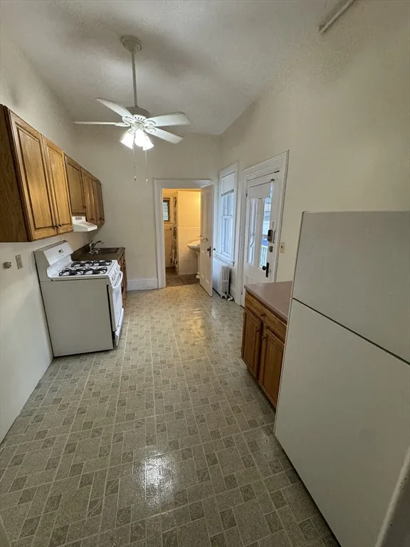 1 bed, 1 bath apartment for rent at 28 Roseland St Unit 3, Baldwin — photo 4 of 7