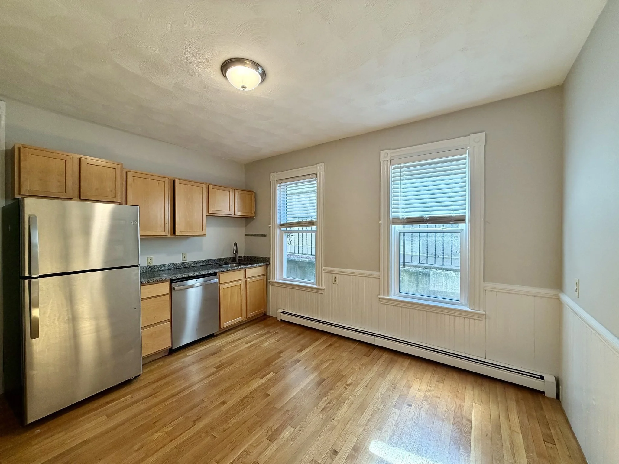2 bed, 1 bath apartment for rent at 28 Saint Martin St Unit 1, Charlestown — photo 3 of 11