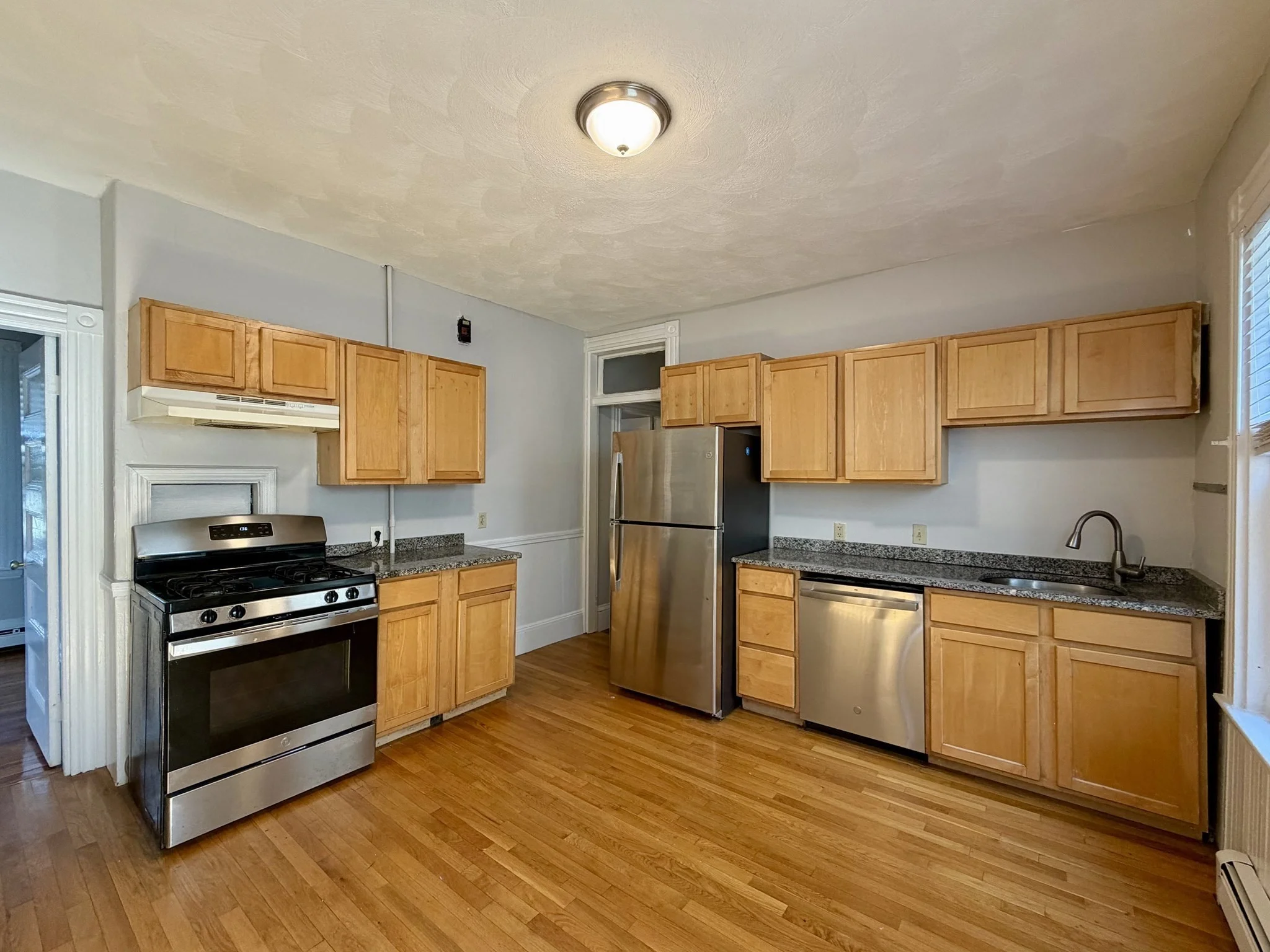 2 bed, 1 bath apartment for rent at 28 Saint Martin St Unit 1, Charlestown — photo 4 of 11