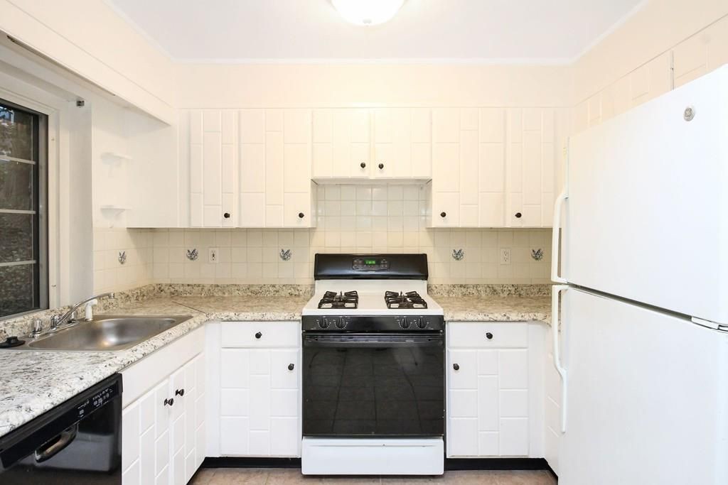 2 bed, 1 bath apartment for rent at 28 Saint Paul St Unit 2, Coolidge Corner — photo 4 of 13