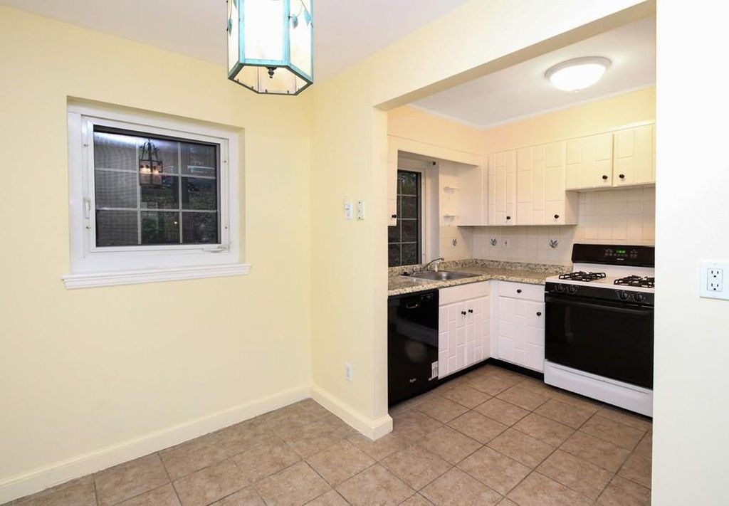 2 bed, 1 bath apartment for rent at 28 Saint Paul St Unit 2, Coolidge Corner — photo 6 of 13