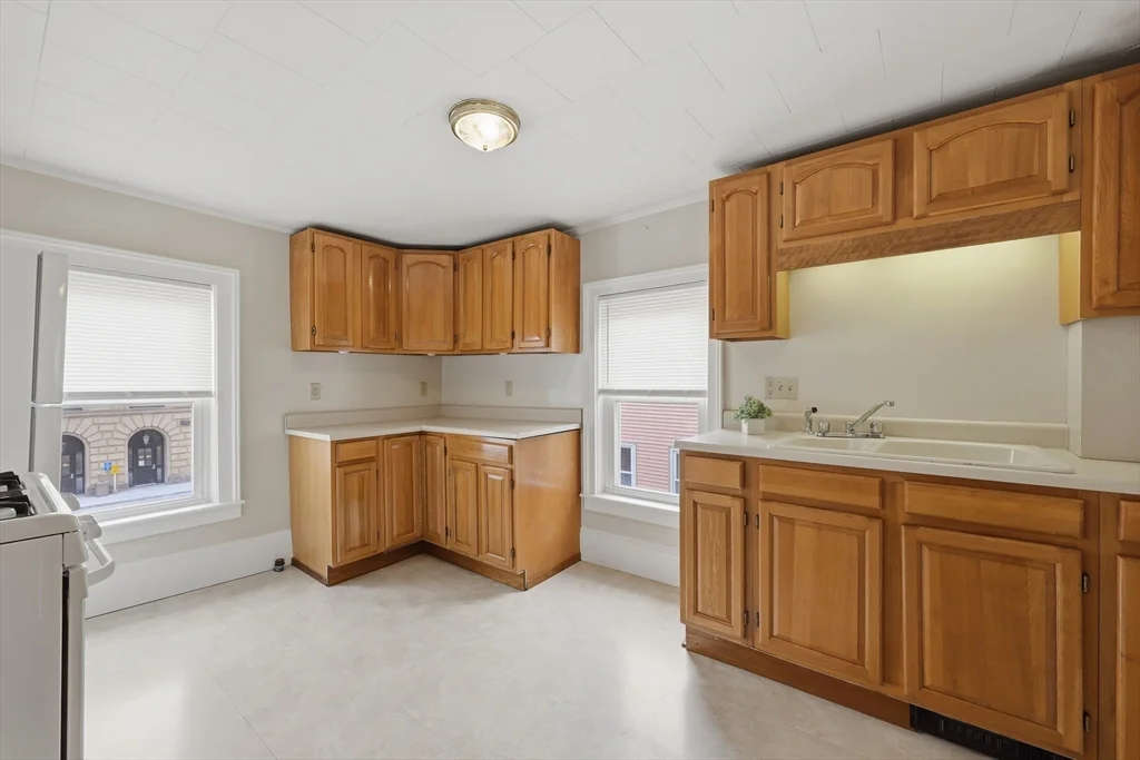 2 bed, 1 bath apartment for rent at 28 School Unit 2, Leominster — photo 4 of 10