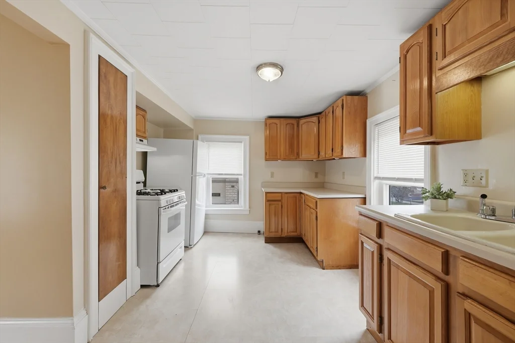 2 bed, 1 bath apartment for rent at 28 School Unit 2, Leominster — photo 5 of 10