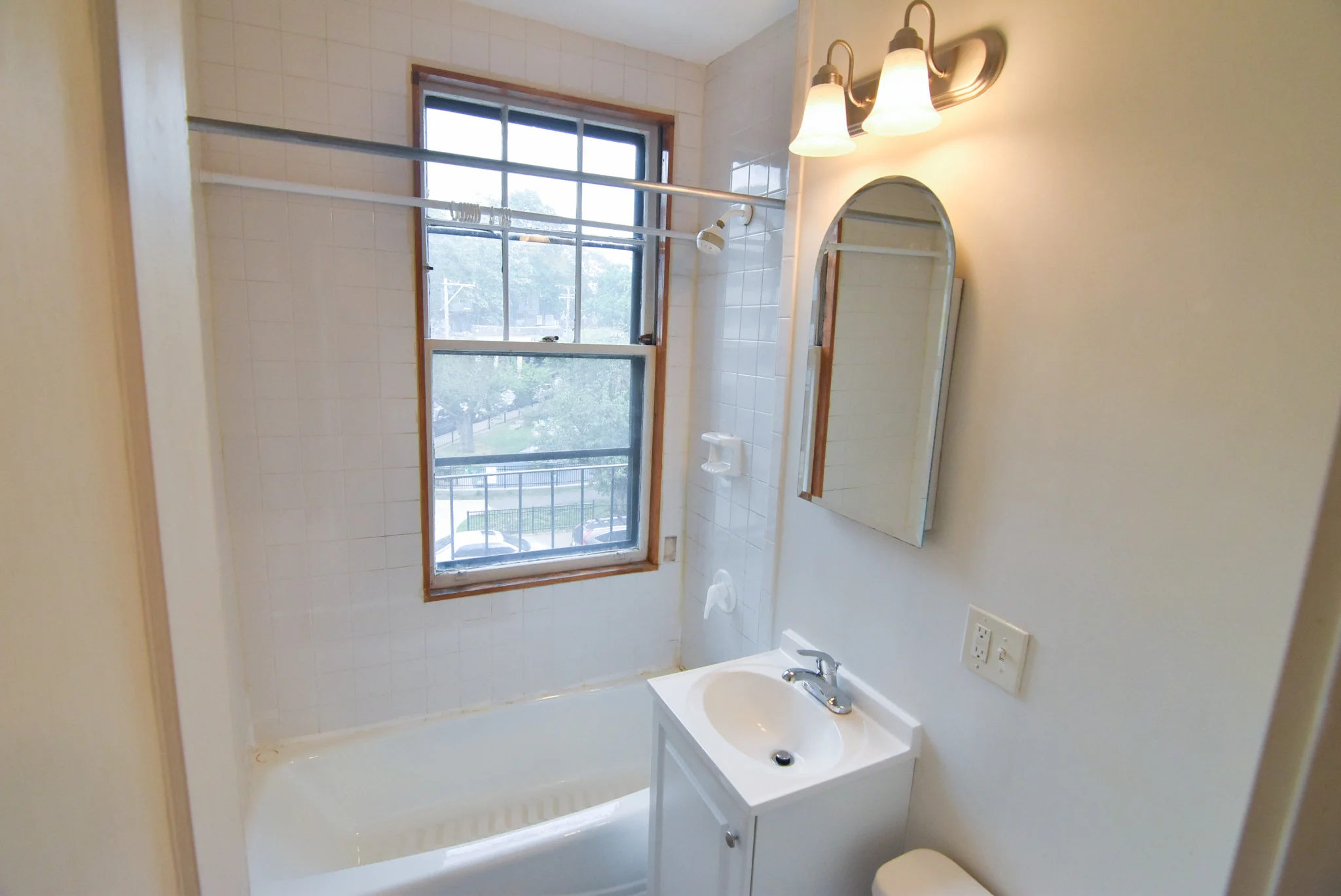 Studio bed, 1 bath apartment for rent at 28 Sidlaw Rd Unit 11, Brighton — photo 4 of 10
