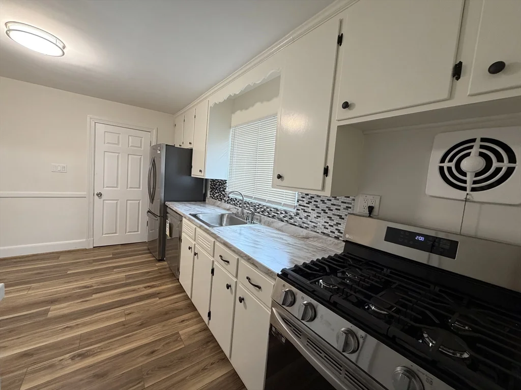 2 bed, 1 bath apartment for rent at 28 Sparrow St Unit 28, West Roxbury — photo 2 of 23