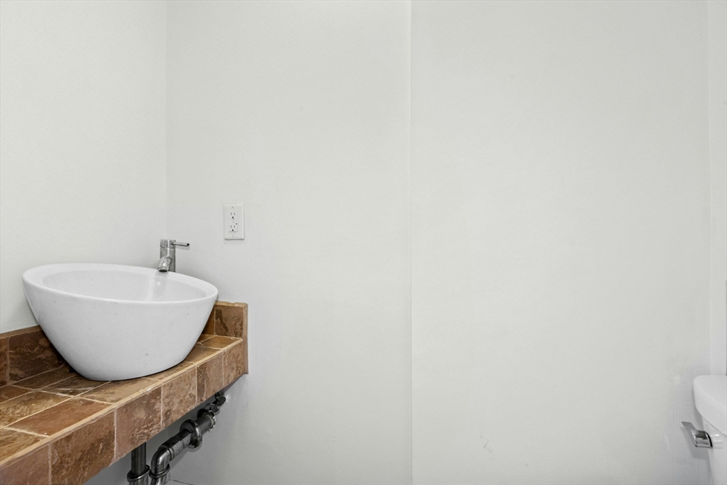 3 bed, 1 bath apartment for rent at 28 Stanton Rd Unit 6, Brookline — photo 20 of 29