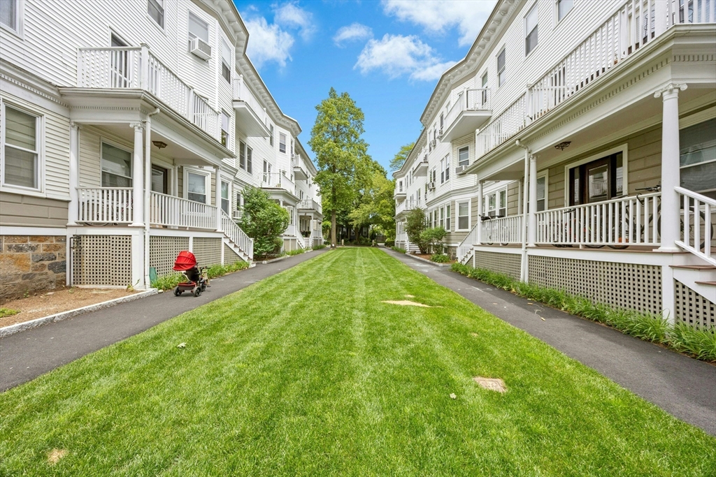 3 bed, 1 bath apartment for rent at 28 Stanton Rd Unit 6, Brookline — photo 23 of 29