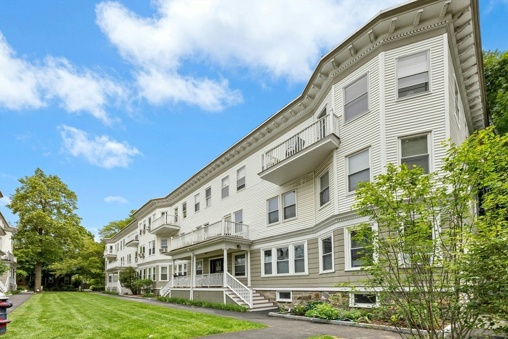 3 bed, 1 bath apartment for rent at 28 Stanton Rd Unit 6, Brookline — photo 1 of 29