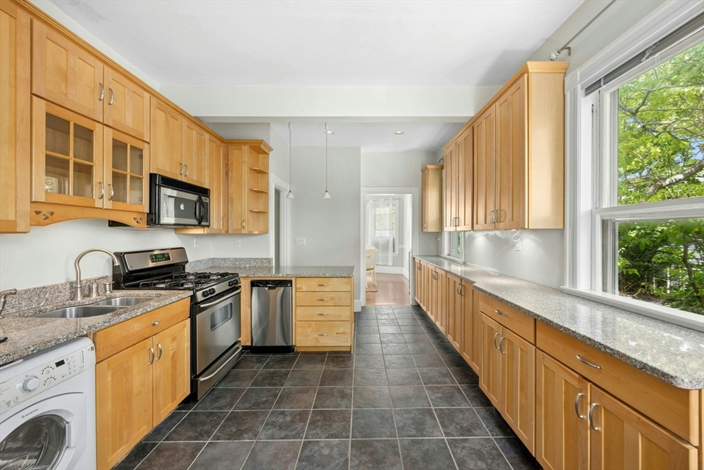3 bed, 1 bath apartment for rent at 28 Stanton Rd Unit 6, Brookline — photo 11 of 29