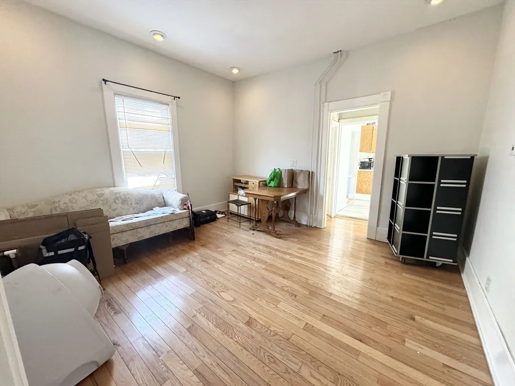 7 bed, 2 bath apartment for rent at 28 Sumner Unit Street, Dorchester — photo 3 of 16