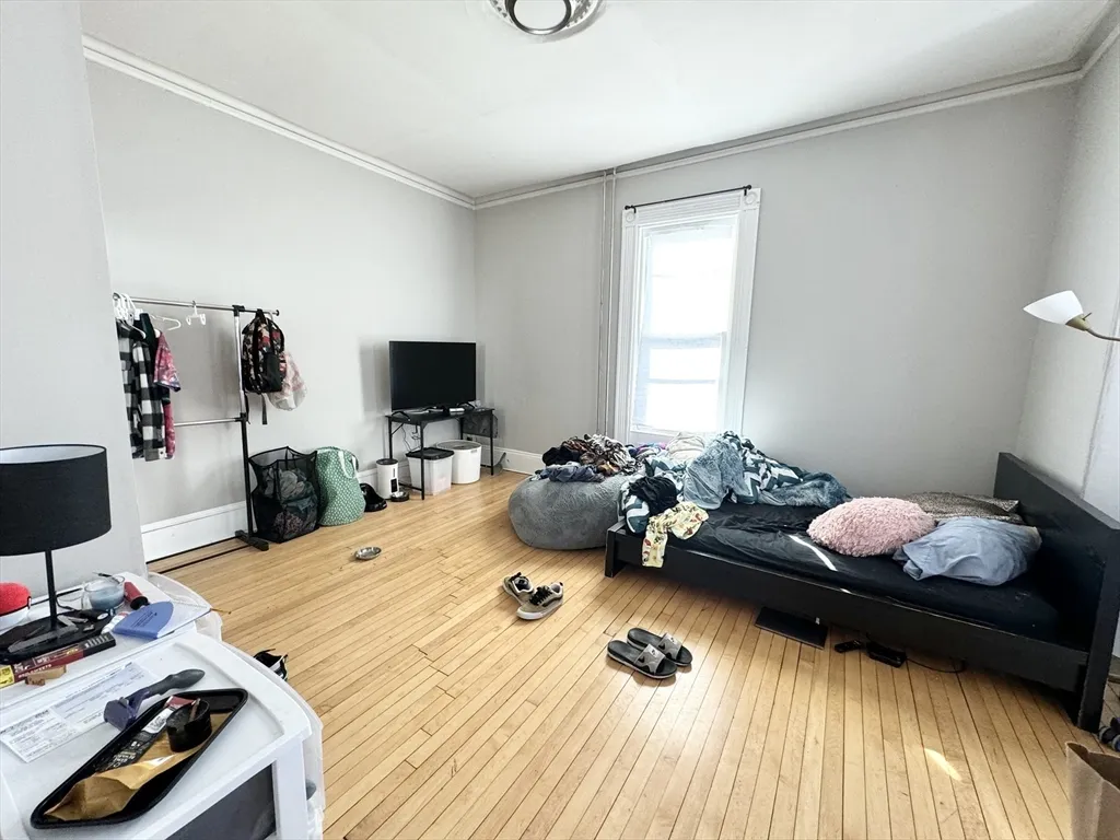 7 bed, 2 bath apartment for rent at 28 Sumner Unit Street, Dorchester — photo 5 of 16