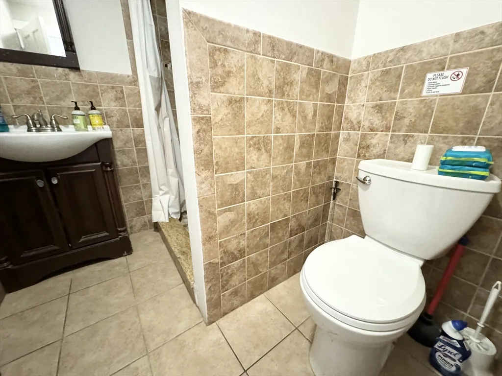7 bed, 2 bath apartment for rent at 28 Sumner Unit Street, Dorchester — photo 14 of 16