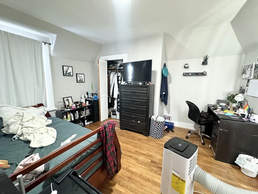 7 bed, 2 bath apartment for rent at 28 Sumner Unit Street, Dorchester — photo 7 of 16