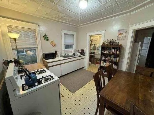 4 bed, 1 bath apartment for rent at 28 Sunset Rd Unit 1, Teele Square — photo 4 of 26