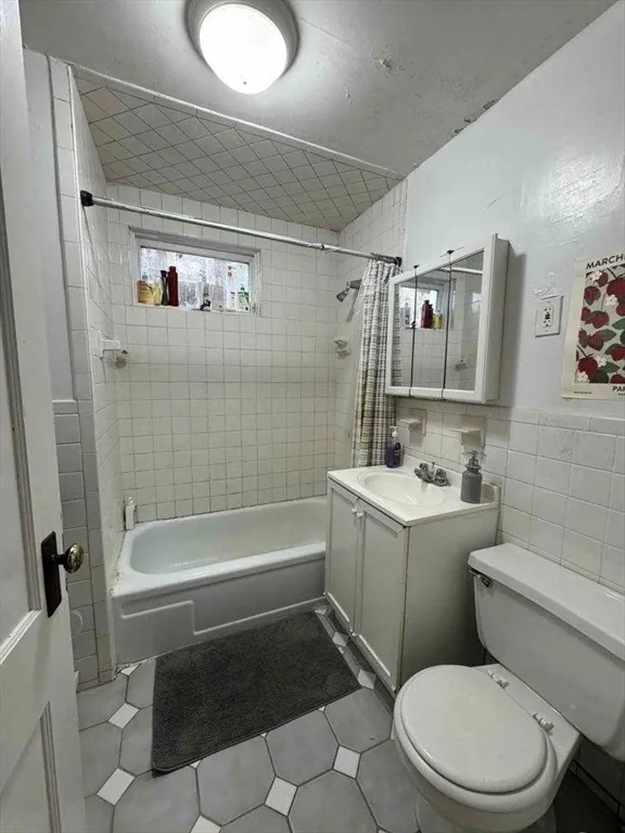 4 bed, 1 bath apartment for rent at 28 Sunset Rd Unit 1, Teele Square — photo 8 of 26