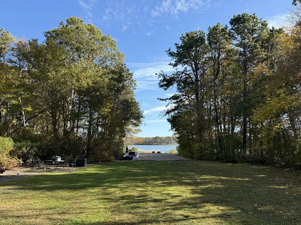 2 bed, 1 bath apartment for rent at 28 Swan Lake Rd, Yarmouth — photo 5 of 19