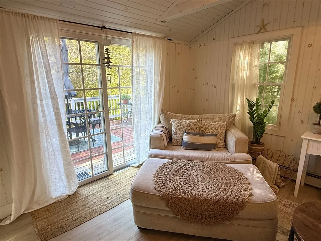 2 bed, 1 bath apartment for rent at 28 Swan Lake Rd, Yarmouth — photo 9 of 19