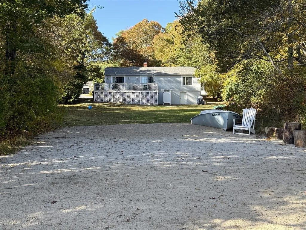 2 bed, 1 bath apartment for rent at 28 Swan Lake Rd, Yarmouth — photo 4 of 19