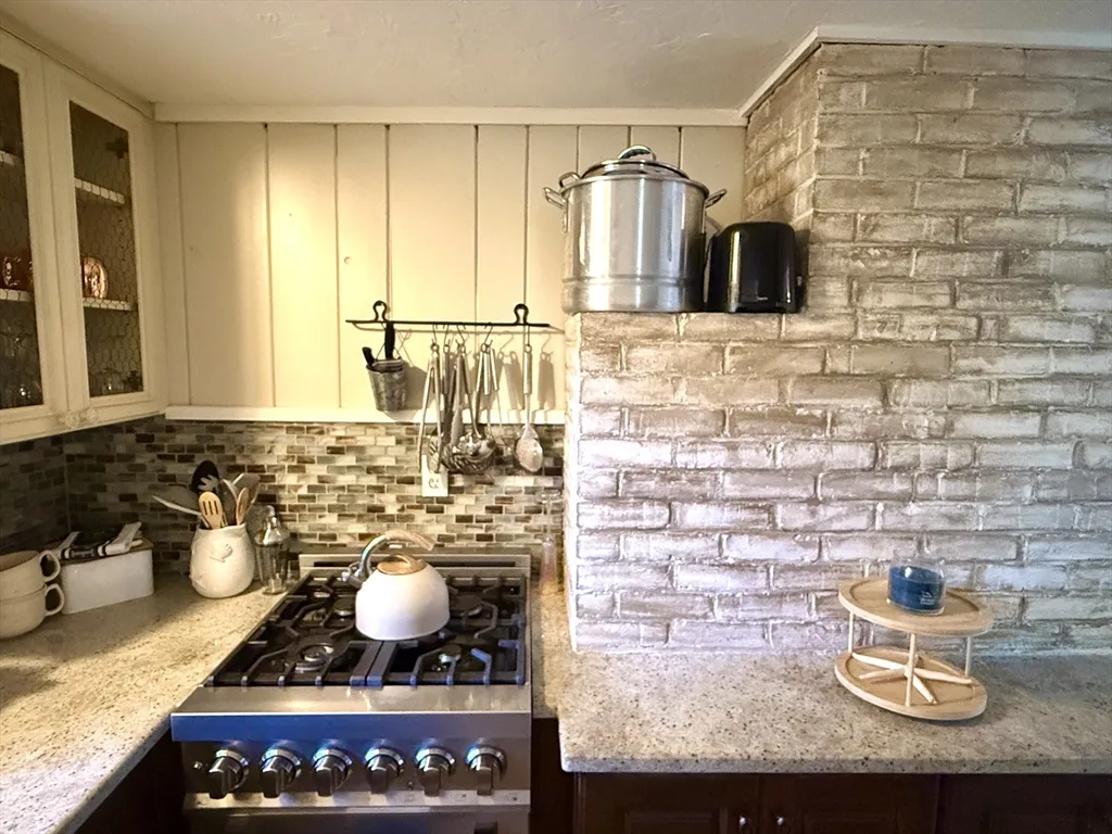 2 bed, 1 bath apartment for rent at 28 Swan Lake Rd, Yarmouth — photo 13 of 19