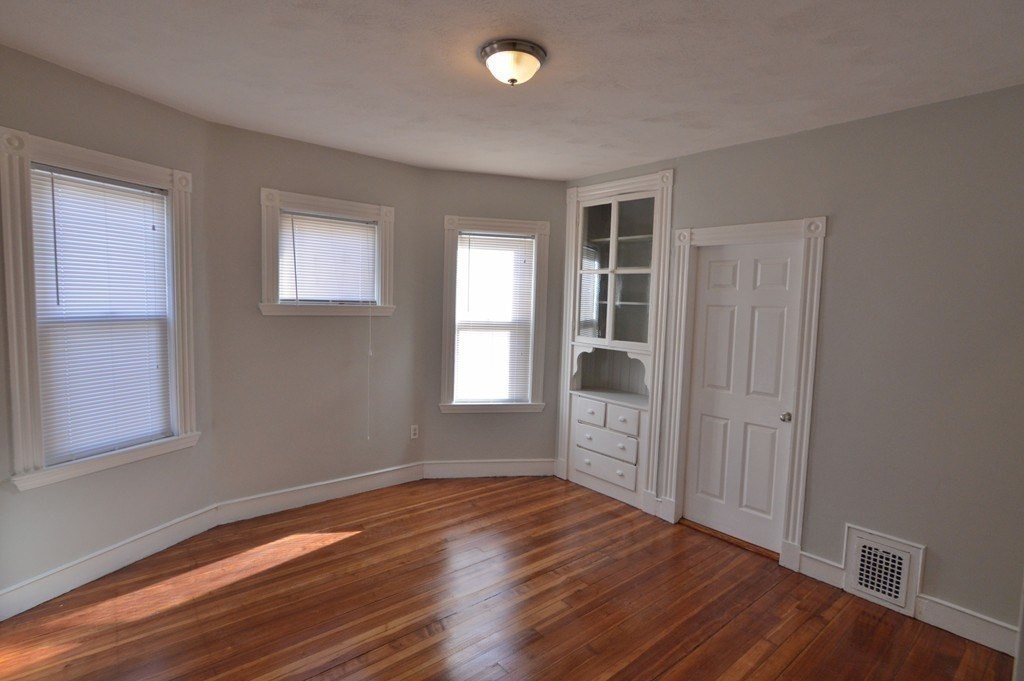 3 bed, 1 bath apartment for rent at 28 Taft St Unit 3, Dorchester — photo 4 of 14