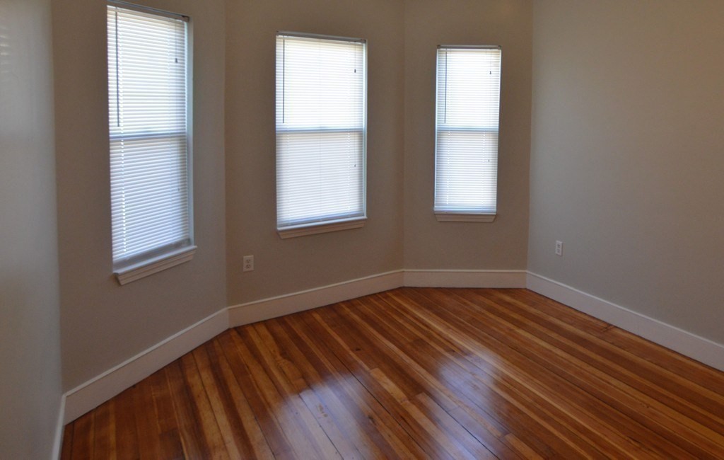 3 bed, 1 bath apartment for rent at 28 Taft St Unit 3, Dorchester — photo 9 of 14