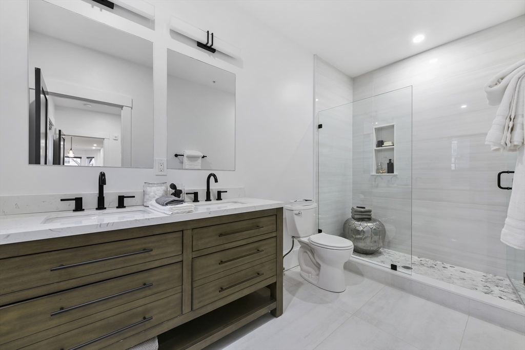 3 bed, 3 bath apartment for rent at 28 Telegraph St Unit 1, South Boston — photo 16 of 29