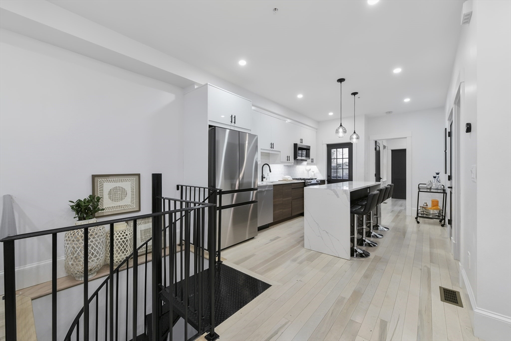 3 bed, 3 bath apartment for rent at 28 Telegraph St Unit 1, South Boston — photo 6 of 29