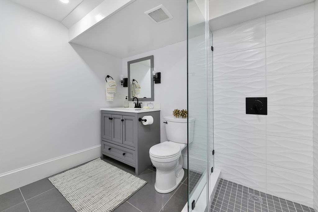 3 bed, 3 bath apartment for rent at 28 Telegraph St Unit 1, South Boston — photo 22 of 29