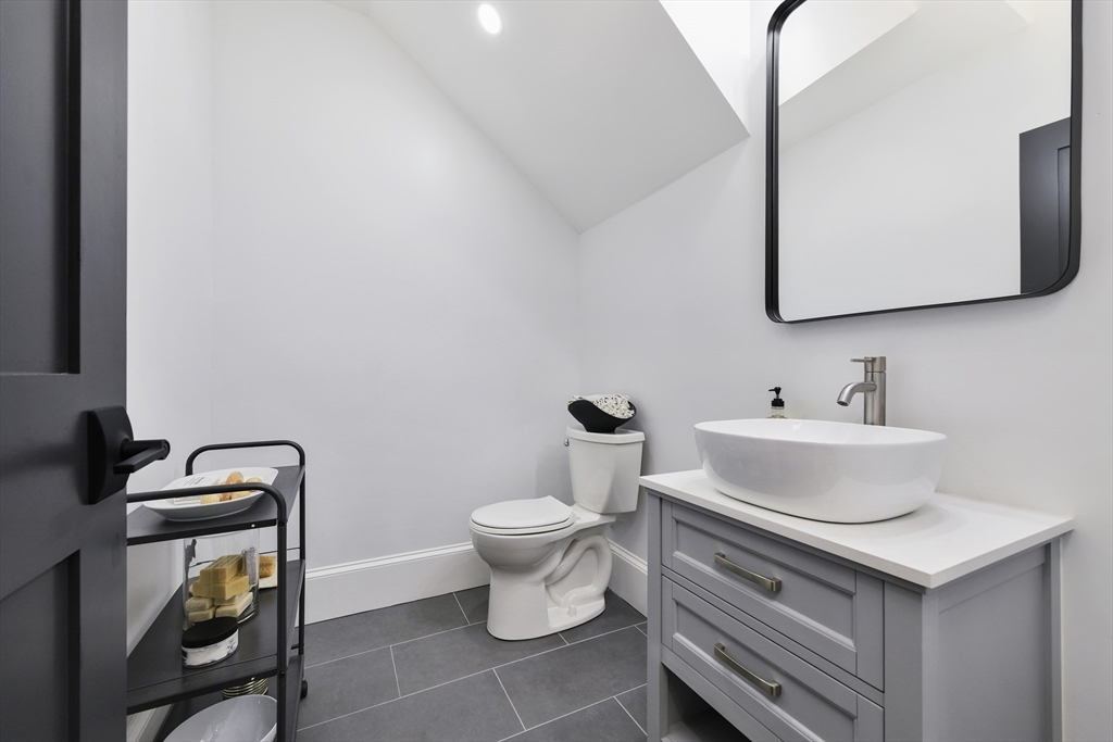 3 bed, 3 bath apartment for rent at 28 Telegraph St Unit 1, South Boston — photo 23 of 29