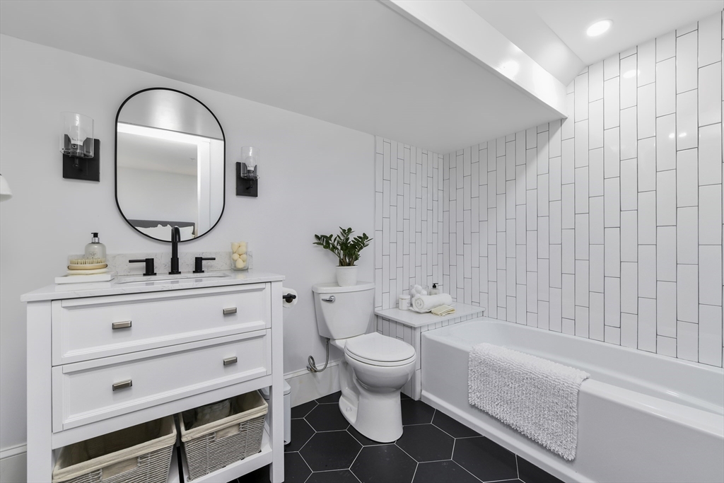 3 bed, 3 bath apartment for rent at 28 Telegraph St Unit 1, South Boston — photo 19 of 29