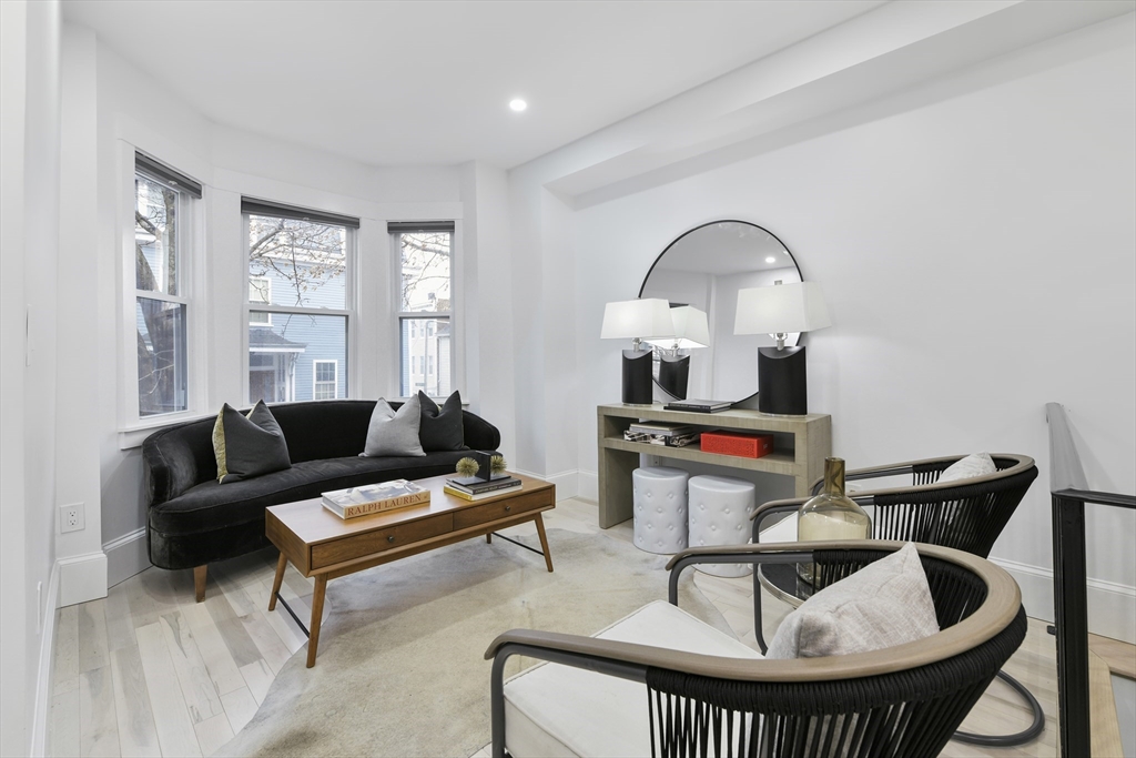 3 bed, 3 bath apartment for rent at 28 Telegraph St Unit 1, South Boston — photo 5 of 29