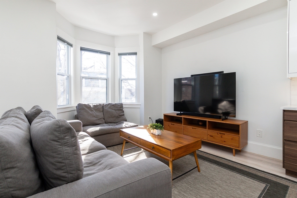 3 bed, 2.5 bath apartment for rent at 28 Telegraph St Unit 2, South Boston — photo 10 of 33