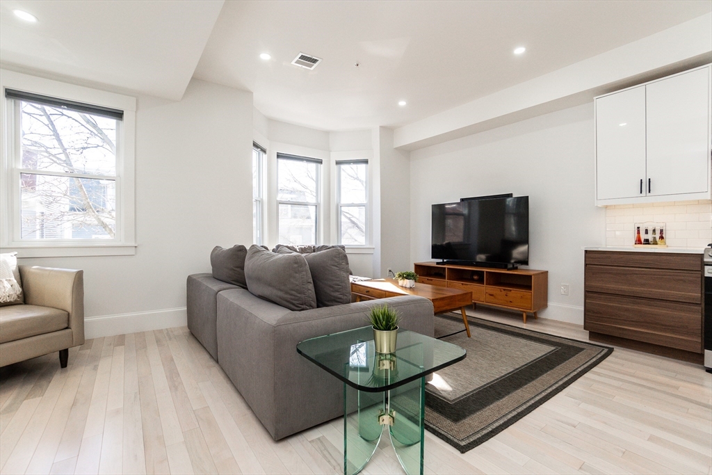 3 bed, 2.5 bath apartment for rent at 28 Telegraph St Unit 2, South Boston — photo 11 of 33