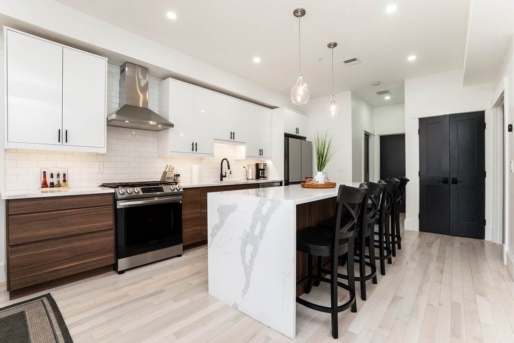 3 bed, 2.5 bath apartment for rent at 28 Telegraph St Unit 2, South Boston — photo 8 of 33