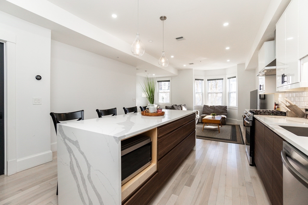 3 bed, 2.5 bath apartment for rent at 28 Telegraph St Unit 2, South Boston — photo 6 of 33
