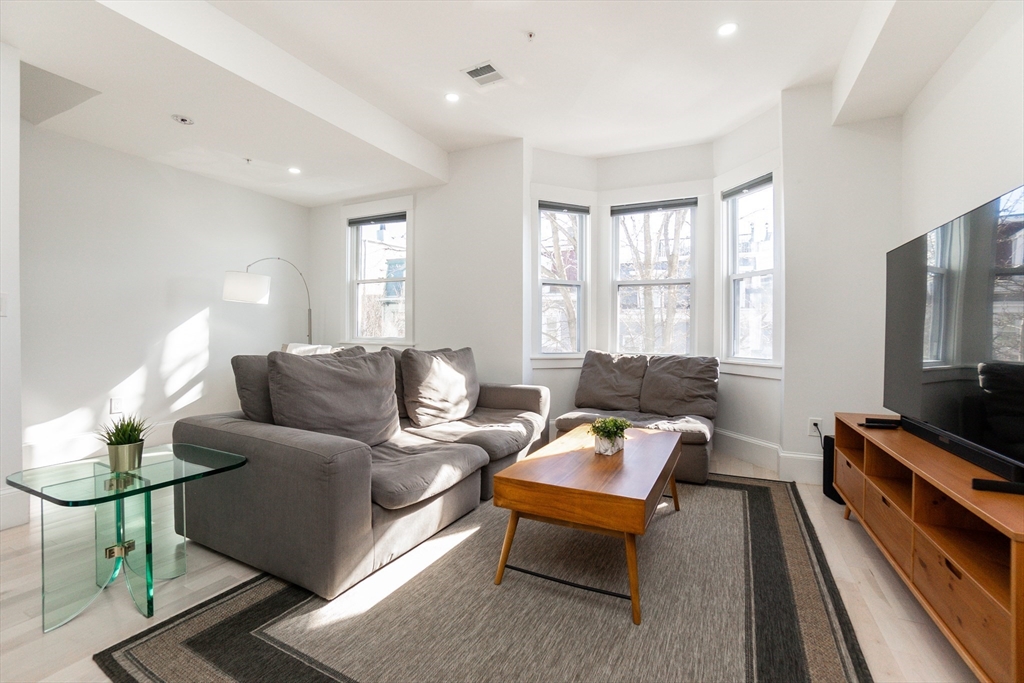3 bed, 2.5 bath apartment for rent at 28 Telegraph St Unit 2, South Boston — photo 13 of 33