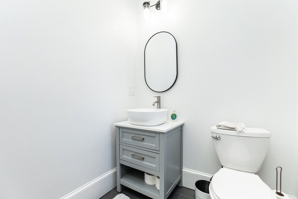 3 bed, 2.5 bath apartment for rent at 28 Telegraph St Unit 2, South Boston — photo 24 of 33