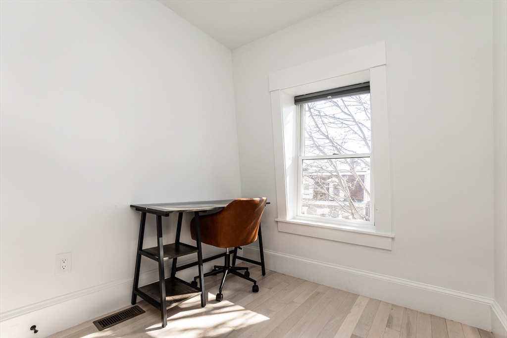 3 bed, 2.5 bath apartment for rent at 28 Telegraph St Unit 2, South Boston — photo 28 of 33