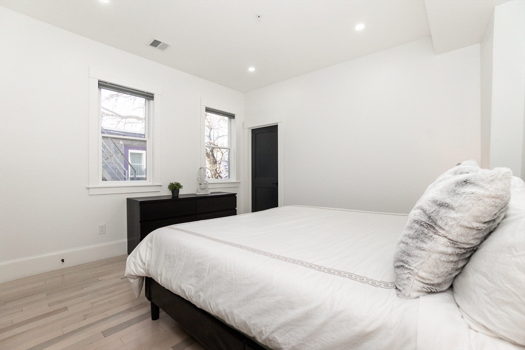 3 bed, 2.5 bath apartment for rent at 28 Telegraph St Unit 2, South Boston — photo 20 of 33